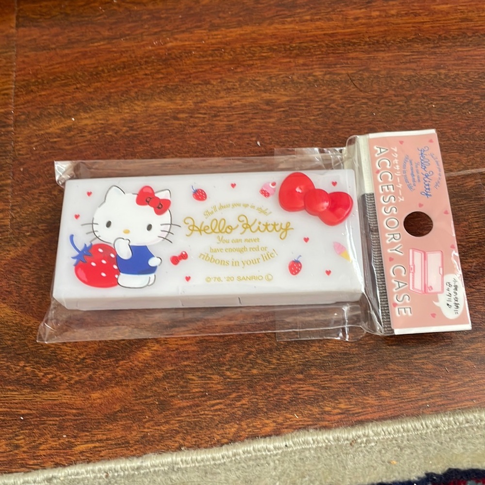 Hello Kitty accessories box